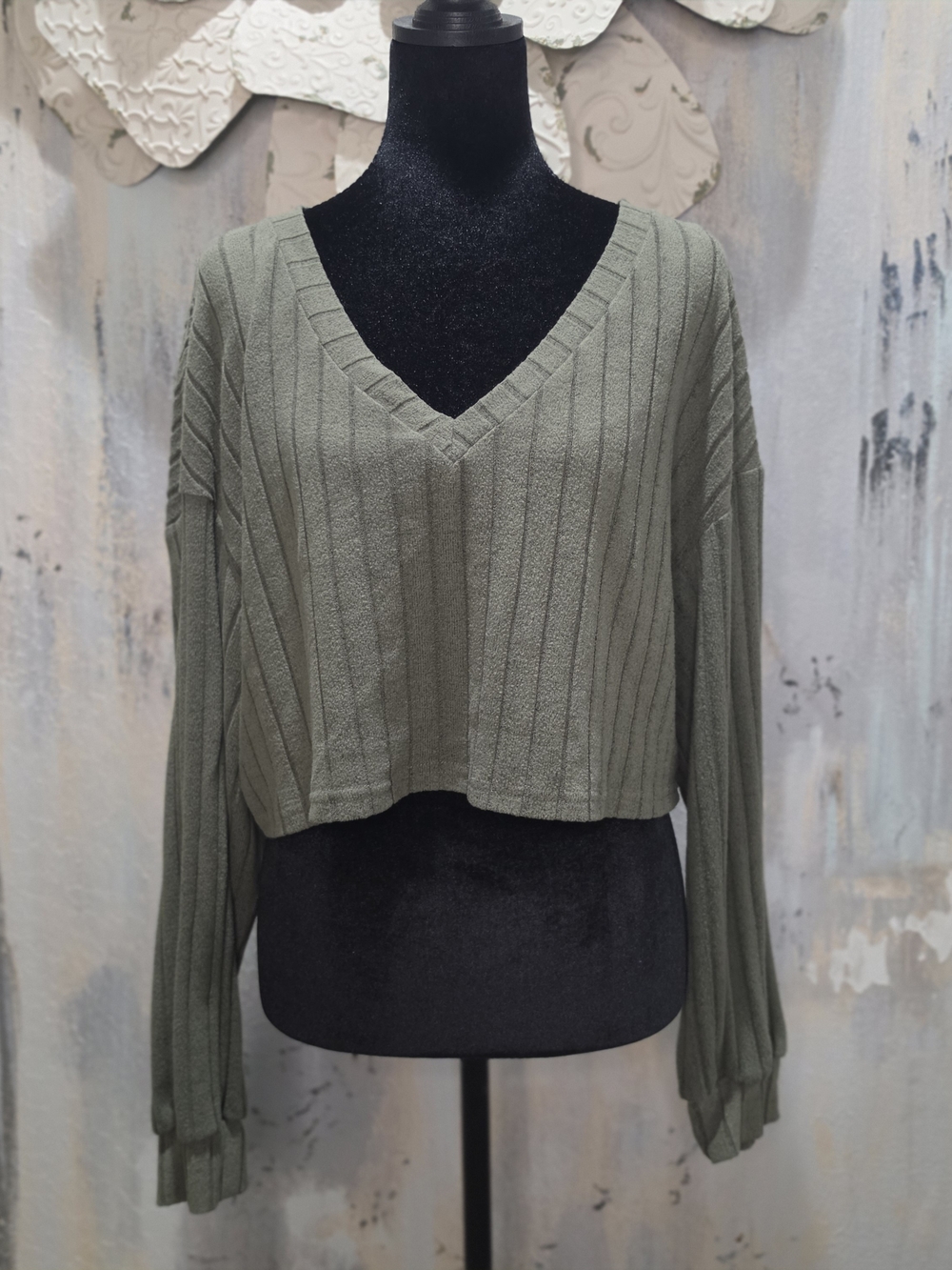Classic V-Neck Cropped Knit Sweater - Olive
